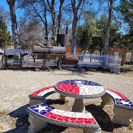 Al'S Hideaway Cabin And Rv Space, Llc Pipe Creek Exterior photo