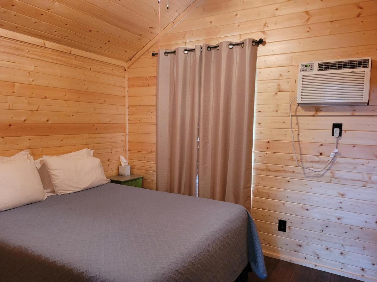 Al'S Hideaway Cabin And Rv Space, Llc Pipe Creek Exterior photo