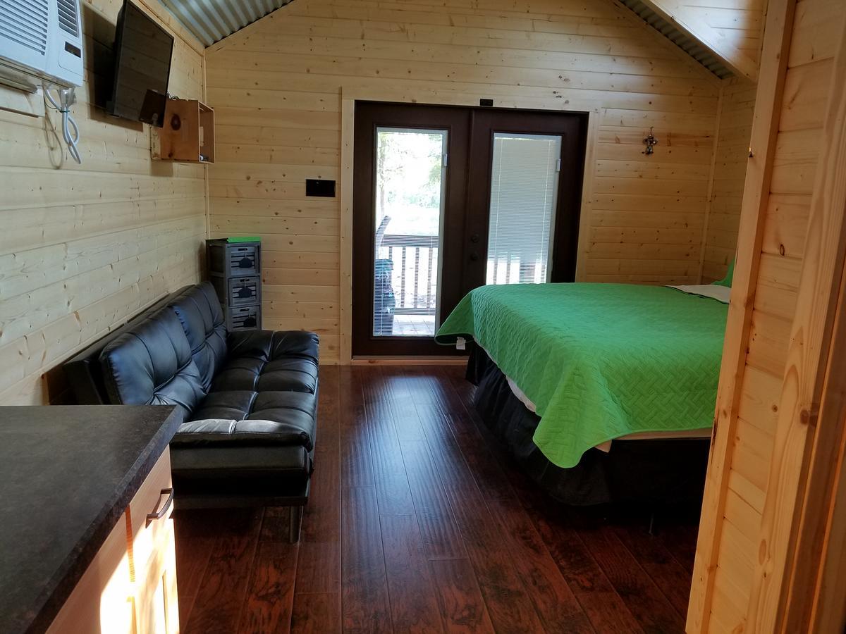 Al'S Hideaway Cabin And Rv Space, Llc Pipe Creek Exterior photo
