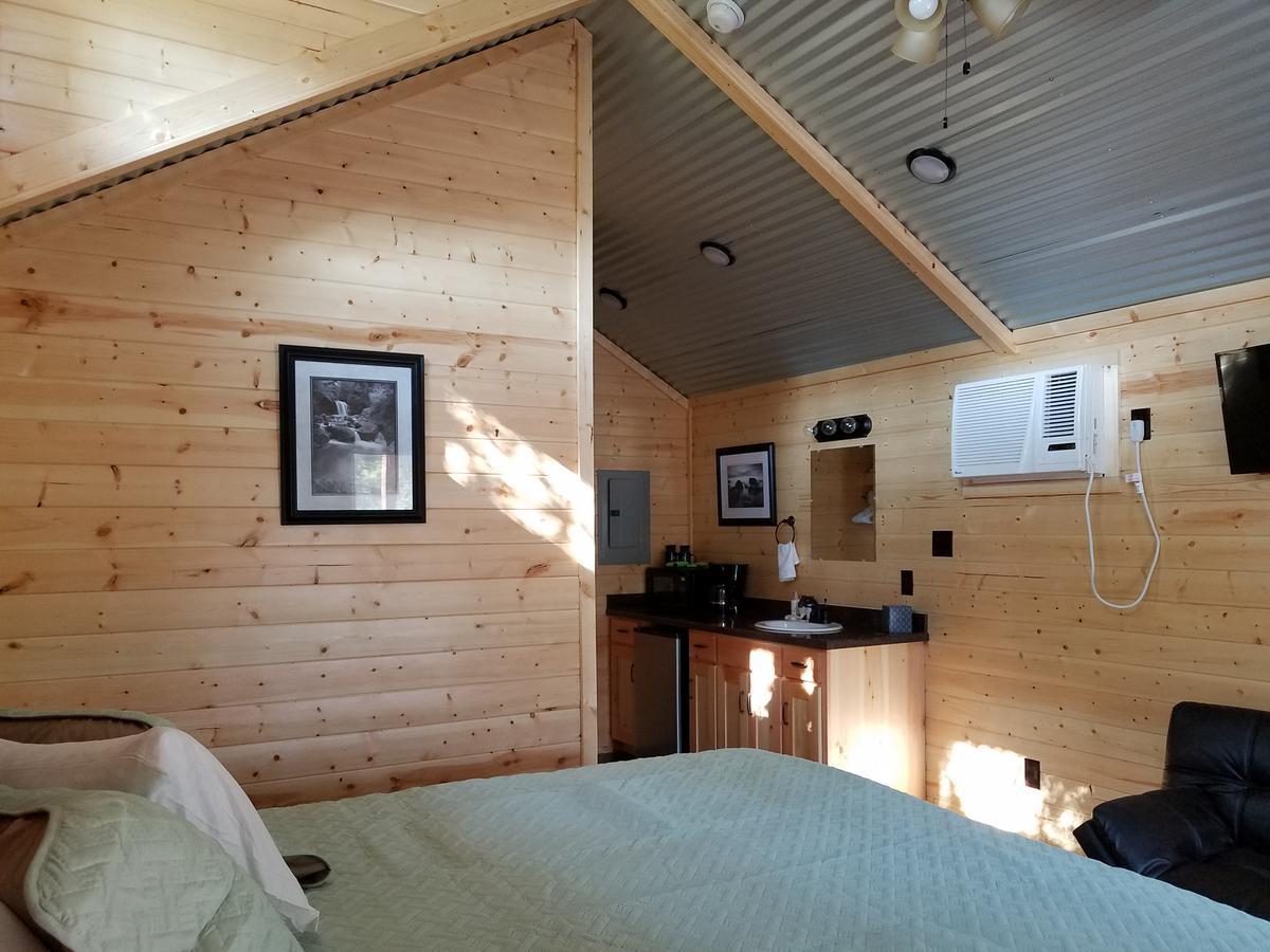 Al'S Hideaway Cabin And Rv Space, Llc Pipe Creek Exterior photo